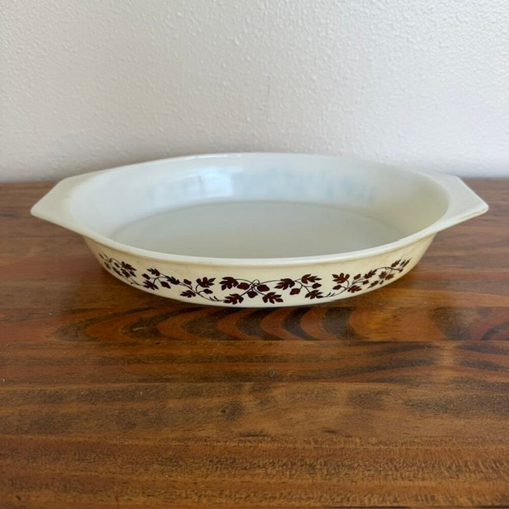 Vintage Pyrex Golden Acorn Oval Casserole Dish 1.5qt